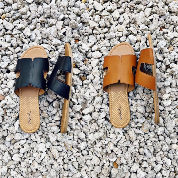 ⚡️FLASH SALE ⚡️ • Price Firm• Cognac Slide Sandals - Picture 4 of 4